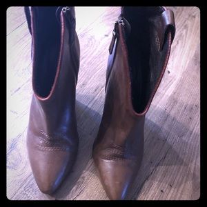 Vero curio booties